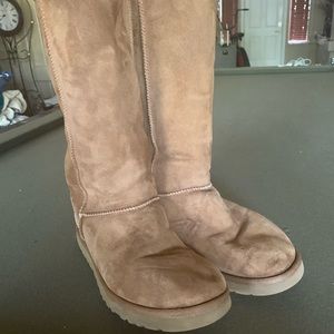 Tan tall classic Ugg boots size 8!